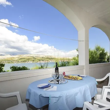 First Row To The Sea Azra Apartment *