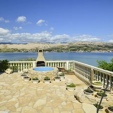 Azra - Seafront Pag 公寓 *