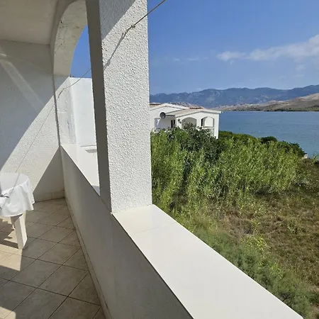 Azra - Seafront Pag *