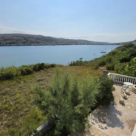 Azra - Seafront Pag Apartment Pag Town