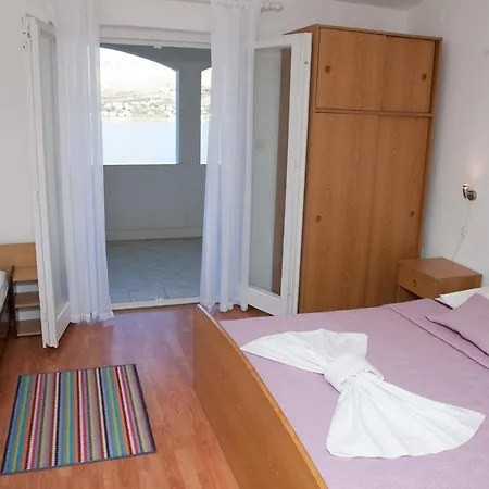 First Row To The Sea Azra Apartman Pag Town