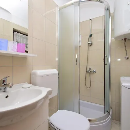 First Row To The Sea Azra Apartman